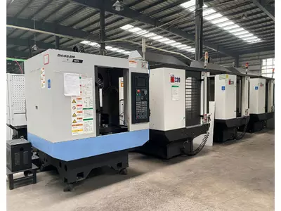 Vertikal-Bearbeitungszentrum zum Bohren, Gewindeschneiden und Fräsen